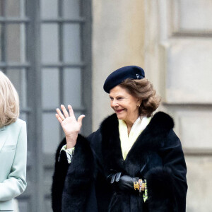 Le roi et la reine Silvia de Suède accueillent le président et sa femme la Première Dame femme Brigitte Macron dans la cour intérieure du palais royal de Stockholm, Suède, le 30 janvier 2024. © Dana Press/Bestimage 