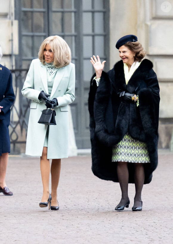 Le roi et la reine Silvia de Suède accueillent le président et sa femme la Première Dame femme Brigitte Macron dans la cour intérieure du palais royal de Stockholm, Suède, le 30 janvier 2024. © Dana Press/Bestimage 