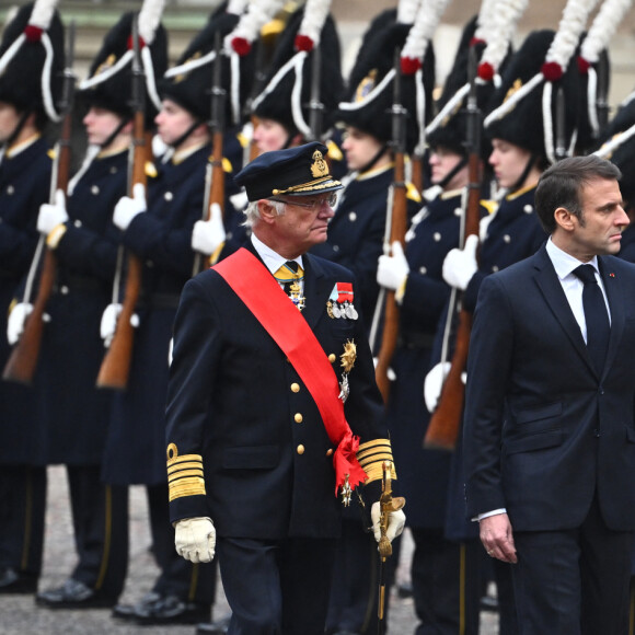 Le roi Carl Gustav de Suède - Cérémonie de bienvenue en l'honneur de la visite du président Emmanuel Macron avec sa femme Brigitte dans la cour intérieure du palais royal de Stockholm le 30 janvier 2024. 