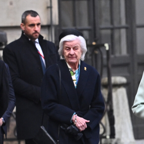 Brigitte Macron et les reine Silvia - Cérémonie de bienvenue en l'honneur de la visite du président Emmanuel Macron avec sa femme Brigitte dans la cour intérieure du palais royal de Stockholm le 30 janvier 2024. 