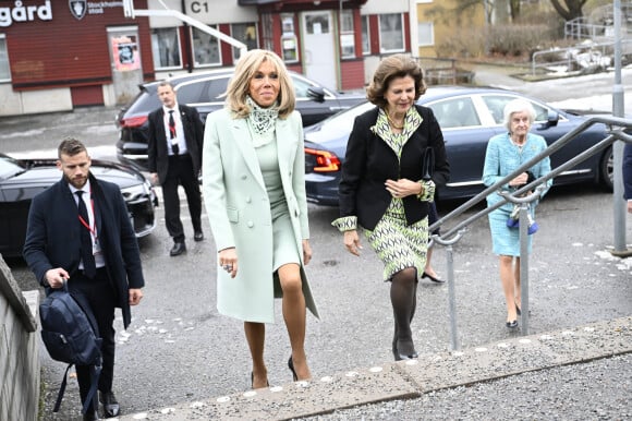 La reine Silvia de Suède et la Première dame française Brigitte Macron visitent l'école Rinkebyskolan à Stockholm, Suède, le 30 janvier 2024. Le président français et sa femme la Première dame sont en visite de deux jours en Suède. 