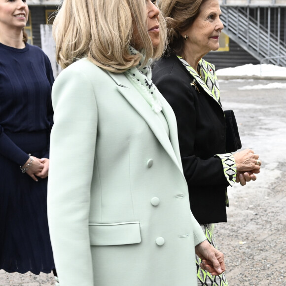 La reine Silvia de Suède et la Première dame française Brigitte Macron visitent l'école Rinkebyskolan à Stockholm, Suède, le 30 janvier 2024. Le président français et sa femme la Première dame sont en visite de deux jours en Suède. 