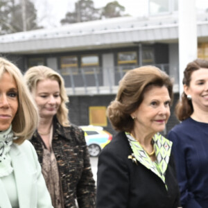 La reine Silvia de Suède et la Première dame française Brigitte Macron visitent l'école Rinkebyskolan à Stockholm, Suède, le 30 janvier 2024. Le président français et sa femme la Première dame sont en visite de deux jours en Suède. 