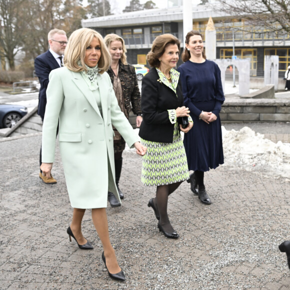 La reine Silvia de Suède et la Première dame française Brigitte Macron visitent l'école Rinkebyskolan à Stockholm, Suède, le 30 janvier 2024. Le président français et sa femme la Première dame sont en visite de deux jours en Suède. 
