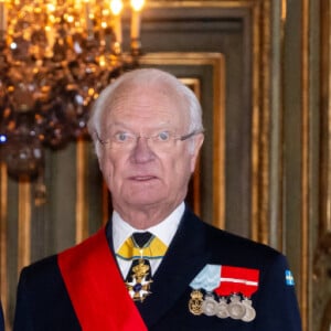 Le roi Carl XVI Gustav et la reine Silvia de Suède accueillent le président Emmanuel Macron et sa femme la Première Dame Brigitte Macron au palais royal de Stockholm, Suède, le 30 janvier 2024. Le président français et sa femme la Première dame sont en visite de deux jours en Suède. © Dana Press/Bestimage  Emmanuel Macron, President of France, Brigitte Macron, First Lady, King Carl Gustaf, Queen Silvia, Welcome ceremony at the Royal Palace as part of the French presidential couple's state visit to Sweden, Day 1 in Stockholm, Sweden, January 30, 2024. ( 