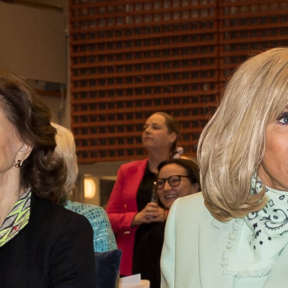 La reine Silvia de Suède et la Première dame française Brigitte Macron visitent l'école Rinkebyskolan à Stockholm, Suède, le 30 janvier 2024. Le président français et sa femme la Première dame sont en visite de deux jours en Suède. 