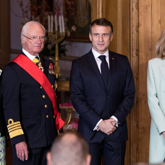 Le roi Carl XVI Gustav et la reine Silvia de Suède accueillent le président Emmanuel Macron et sa femme la Première Dame Brigitte Macron au palais royal de Stockholm, Suède, le 30 janvier 2024. Le président français et sa femme la Première dame sont en visite de deux jours en Suède. © Dana Press/Bestimage  AZERTY Emmanuel Macron, President of France, Brigitte Macron, First Lady, King Carl Gustaf, Queen Silvia, Welcome ceremony at the Royal Palace as part of the French presidential couple's state visit to Sweden, Day 1 in Stockholm, Sweden, January 30, 2024. ( DANA-No: 02496404 ) 