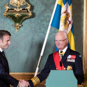 Le roi Carl XVI Gustav et la reine de Suède accueillent le président Emmanuel Macron et sa femme la Première Dame au palais royal de Stockholm, Suède, le 30 janvier 2024. Le président français et sa femme la Première dame sont en visite de deux jours en Suède. © Dana Press/Bestimage 