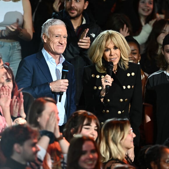 Exclusif - Didier Deschamps et Brigitte Macron - Scène - Concert événement "Le gala des pièces jaunes" à l'Accor Arena Paris le 26 janvier 2024. Une soirée de gala exceptionnelle en faveur des Pièces Jaunes ! De nombreux artistes se succèderont pour chanter pour les enfants et adolescents hospitalisés. © Guillaume Gaffiot / Cyril Moreau / Bestimage  Exclusive - No web en Suisse / Belgique Concert event "Le gala des pièces jaunes" at the Accor Arena Paris on 26 January 2024. An exceptional gala evening in aid of the Pièces Jaunes! A host of artists will perform for children and teenagers in hospital. 