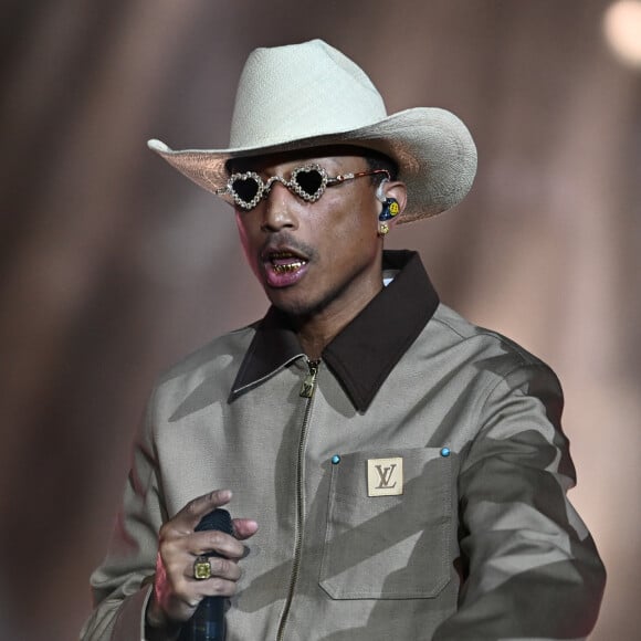 Exclusif - Pharrell Williams - Scène - Concert événement "Le gala des pièces jaunes" à l'Accor Arena Paris le 26 janvier 2024. Une soirée de gala exceptionnelle en faveur des Pièces Jaunes ! De nombreux artistes se succèderont pour chanter pour les enfants et adolescents hospitalisés. © Guillaume Gaffiot / Cyril Moreau / Bestimage 
