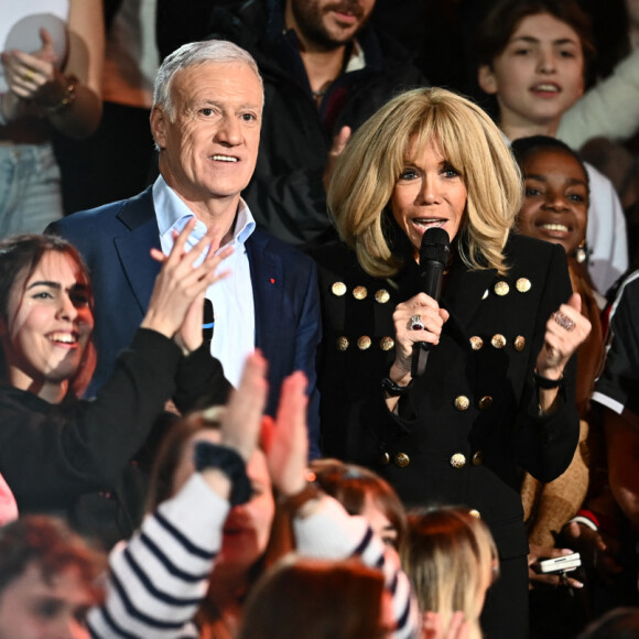 Avec Didier Deschamps.
Exclusif - Didier Deschamps et Brigitte Macron - Scène - Concert événement "Le gala des pièces jaunes" à l'Accor Arena Paris le 26 janvier 2024.  © Guillaume Gaffiot / Cyril Moreau / Bestimage 