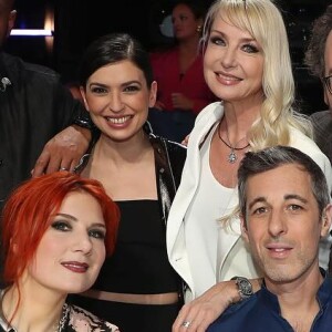 Lucie Bernardoni fait partie du corps professoral de la "Star Academy" depuis l'an dernier
Lucie Bernardoni, Malika Benjelloun, Cécile Chaduteau, Adeline Toniutti, Marlène Schaff, Pierre de Brauer, Coach Joe et Michaël Goldman lors d'un prime de la "Star Academy"