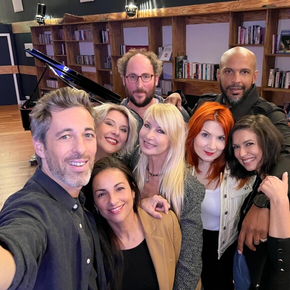 Elle a mis en avant le fait que c'est un grand bosseur
Lucie Bernardoni, Malika Benjelloun, Cécile Chaduteau, Adeline Toniutti, Marlène Schaff, Pierre de Brauer, Coach Joe et Michaël Goldman lors d'un prime de la "Star Academy"