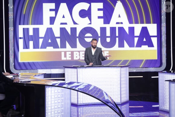 Exclusif - Cyril Hanouna sur le plateau de la nouvelle émission de C.Hanouna du week-end "Face à Hanouna" diffusée le 3 février à Paris, France, le 1er février 2024. © Jack Tribeca/Bestimage