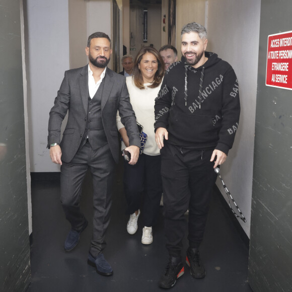 Exclusif - Cyril Hanouna, Valérie Benaim, Kakoumbe en loge pour la nouvelle émission de C.Hanouna du week-end "Face à Hanouna" diffusée le 3 février à Paris, France, le 1er février 2024. © Jack Tribeca/Bestimage