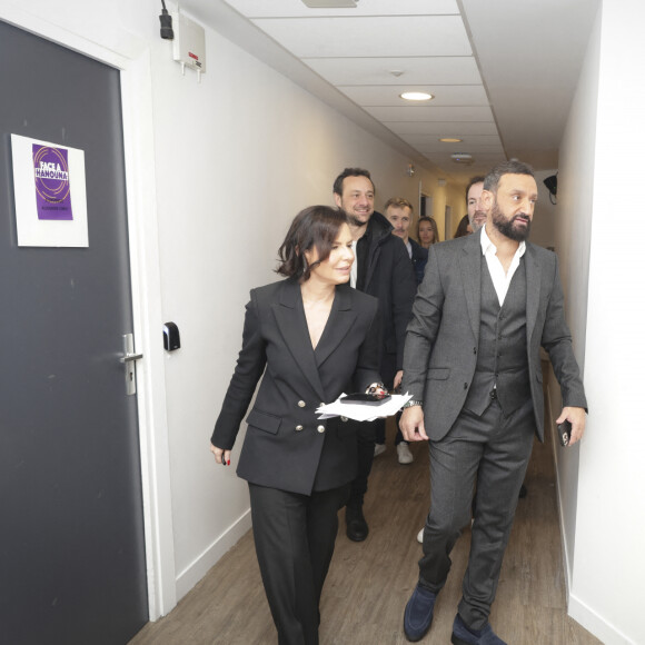 Exclusif - Laurence Saillet, Cyril Hanouna en loge pour la nouvelle émission de C.Hanouna du week-end "Face à Hanouna" diffusée le 3 février à Paris, France, le 1er février 2024. © Jack Tribeca/Bestimage