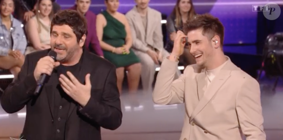 Julien se loupe encore sur "Le temps des cathédrales" lors de la finale de "Star Academy", TF1