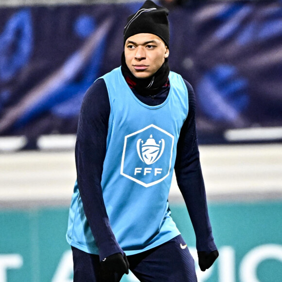 En signant en Espagne, l'International tricolore devrait obtenir un salaire inférieur à celui qu'il touche actuellement au PSG (72 millions d'euros brut sans les primes)
Kylian Mbappe (psg) - Le PSG à battu Revel (9-0), club de R1 pour se hisser en 16es de finale de la Coupe de France à Castres le 7 janvier 2024. 