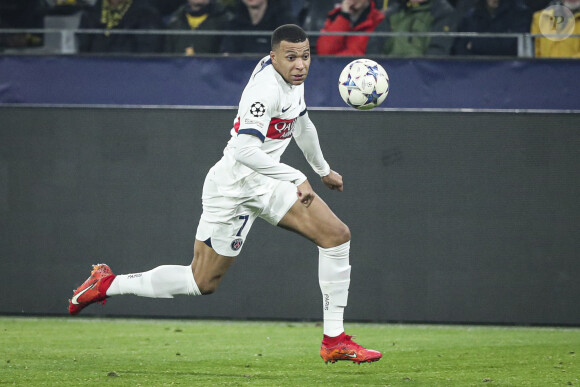 Football : Grâce à un match nul 1-1 face à Dortmund, le PSG se qualifie pour les 8ème de finale de la Ligue des champions  Kylian Mbappé