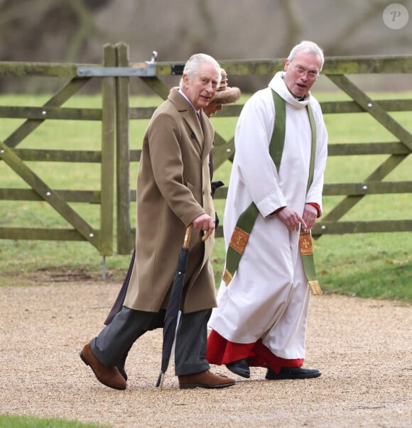 Le roi Charles III d'Angleterre et Camilla Parker Bowles, reine consort d'Angleterre, lors de la messe dominicale en l'église St-Mary Magdalene à Sandringham, le 4 février 2024. 