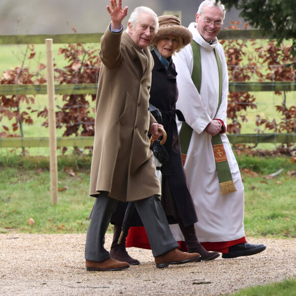 Le roi Charles III d'Angleterre et Camilla Parker Bowles, reine consort d'Angleterre, lors de la messe dominicale en l'église St-Mary Magdalene à Sandringham, le 4 février 2024. 