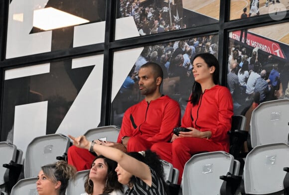 Tony Parker et Alizé Lim portent la tenue du film "La casa de papel" - Match de basket d'Euroleague entre le LDLC ASVEL contre Baskonia Vitoria à Villeurbanne le 28 octobre 2022
