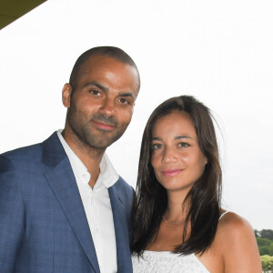 Tony Parker et Alizé Lim - Tony Parker devient l'ambassadeur des courses hippiques en France et lance une série sur la chaine Equidia à l'Hippodrome ParisLongchamp le 17 juin 2021. © Coadic Guirec / Bestimage