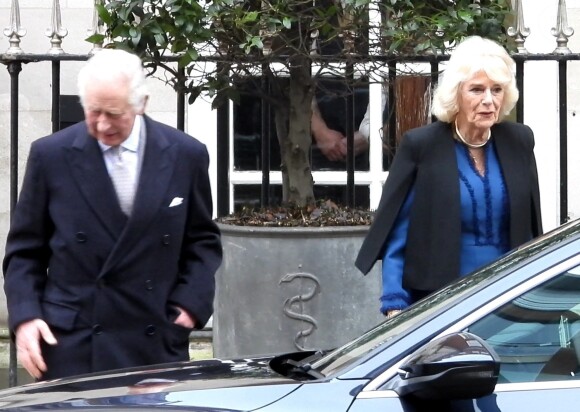 Roi Charles et la reine Camilla - Sortie de l'hôpital après l'opération pour la prostate.