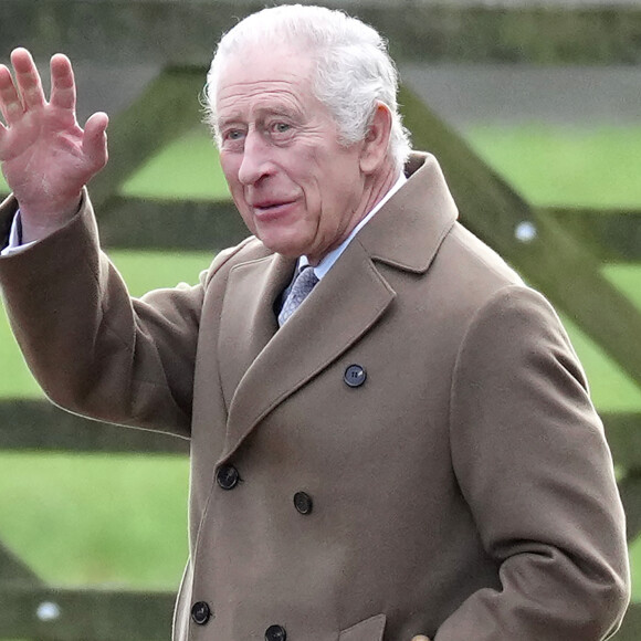 Le roi Charles III pourrait être écarté du pouvoir si son état de santé le nécessitait.
Le roi Charles III d'Angleterre - Les membres de la famille royale britannique lors de la messe dominicale en l'église St-Mary Magdalene à Sandringham. 
