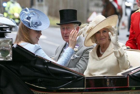 D'autres, comme Camilla ou Beatrice d'York seraient présents pour aider. 
La princesse Beatrice d'York, le prince Charles et Camilla Parker Bowles, duchesse de Cornouailles - La famille royale d'Angleterre à son arrivée à Ascot pour les courses hippiques. Le 19 juin 2018 
