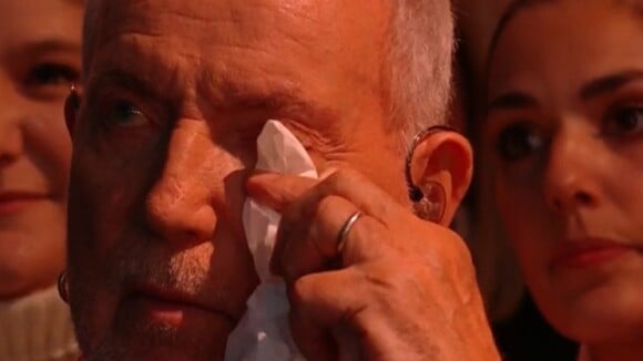 Bernard Lavilliers a fondu en larmes pendant les Victoires de la Musique. @ France 2