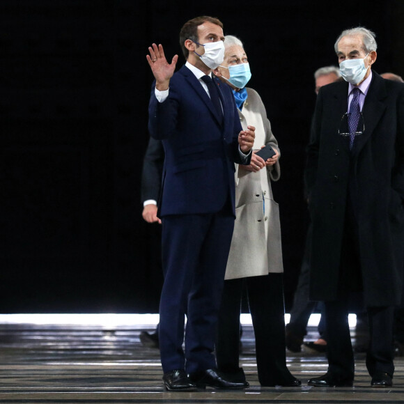 Le Président de la république, Emmanuel Macron, le premier ministre Jean Castex, Robert Badinter et Elisabeth Badinter durant la Commémoration du quarantième anniversaire de l'abolition de la peine de mort, au Panthéon à Paris, France, le 9 octobre 2021. © Stéphane Lemouton / Bestimage 