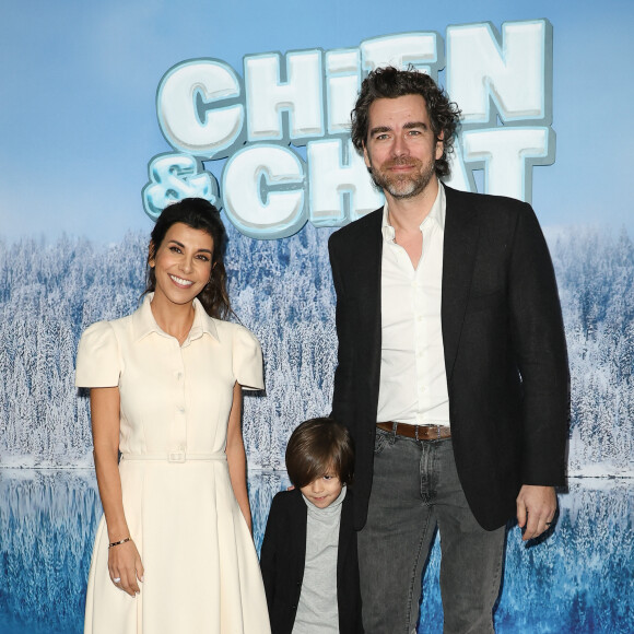 Bien que très amoureuse de son cher et tendre, la comédienne et réalisatrice de 40 ans reste très proche de son ex Philippe Lacheau.
Reem Kherici avec son mari Gilles Lemaire et leur fils - Avant-première du film "Chien et chat" à l'UGC Normandie à Paris le 11 février 2024. © Coadic Guirec/Bestimage