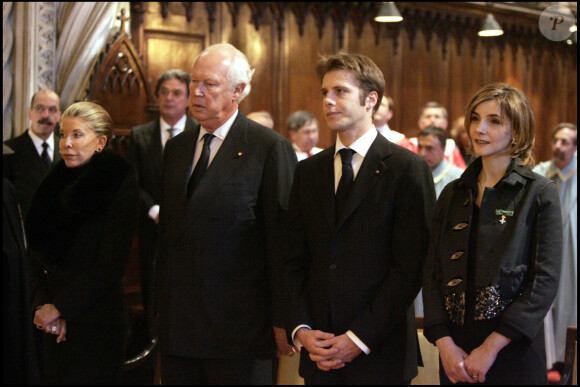 Le prince Emmanuel-Philibert de Savoie, Clotilde Courau et le prince Victor-Emmanuel de Savoir à une messe en hommage à Umberto II d'Italie et la reine Marie-José.