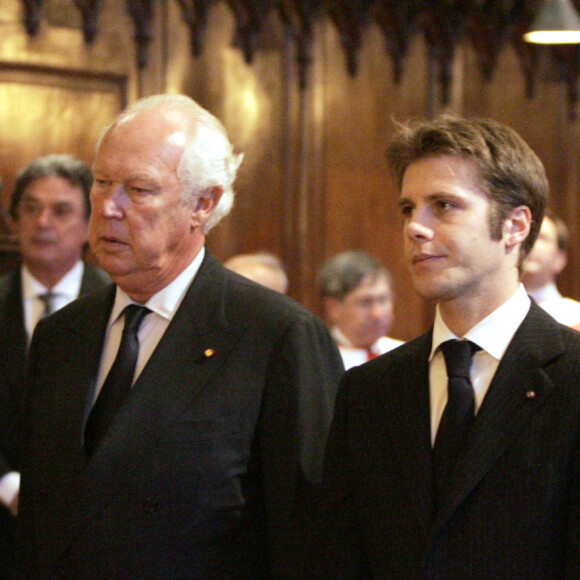 Le prince Emmanuel-Philibert de Savoie, Clotilde Courau et le prince Victor-Emmanuel de Savoir à une messe en hommage à Umberto II d'Italie et la reine Marie-José.