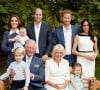 Un fait qui pourrait bien se retourner contre eux puisque la famille royale peut avoir recours à la justice
Photo de famille pour les 70 ans du prince Charles, prince de Galles, dans le jardin de Clarence House à Londres, Royaume Uni, le 14 novembre 2018. Le prince de Galles pose en famille avec son épouse Camilla Parker Bowles, duchesse de Cornouailles, et ses fils le prince William, duc de Cambridge, et le prince Harry, duc de Sussex, avec leurs épouses, Catherine (Kate) Middleton, duchesse de Cambridge et Meghan Markle, duchesse de Sussex, et les trois petits-enfants le prince George, la princesse Charlotte et le jeune prince Louis. 