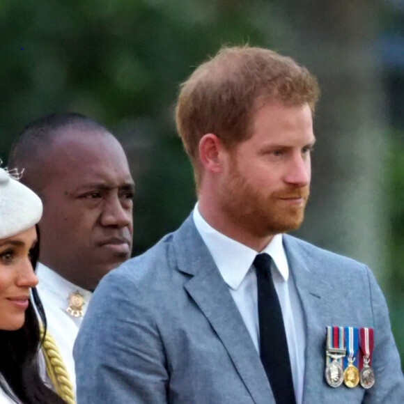 Le prince Harry, duc de Sussex et sa femme Meghan Markle, duchesse de Sussex (enceinte) lors d'une cérémonie aux îles Fidji au Albert Park dans le cadre de leur voyage officiel, le 23 octobre 2018. Le prince Harry, duc de Sussex a reçu une tasse de kava lors de cette cérémonie d'accueil. 