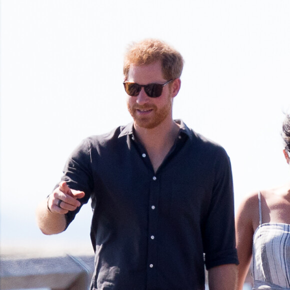 Le prince Harry, duc de Sussex, et Meghan Markle (enceinte), duchesse de Sussex, se promènent sur Kingfisher Bay Resort à Fraser Island, à l'occasion de leur voyage officiel en Australie. Le 22 octobre 2018 