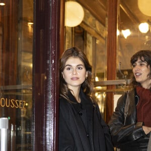 Kaia Gerber et son compagnon Austin Butler sont allés dîner à la brasserie Lipp après la première du film "Dune 2" au Grand Rex à Paris le 12 février 2024.