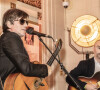 Mais il n'est malheureusement pas le seul artiste à bouder la capitale... 
Thomas Dutronc - Lancement du nouveau livre de Jean-Marie Périer "Chroniques d'un dilettante" aux éditions Calmann-Lévy, au café littéraire Les Deux magots à Paris le 26 Octobre 2021 - © Jack Tribeca / Bestimage