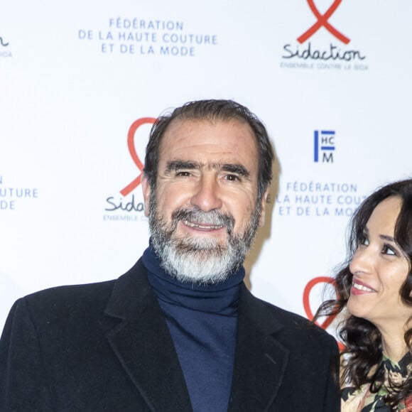 Eric Cantona et sa femme Rachida Brakni lors du photocall de la 18ème édition du "Dîner de la mode du Sidaction" au Pavillon Cambon Capucines - Potel et Chabot à Paris, France, le 23 janvier 2020. © Olivier Borde/Bestimage