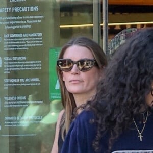 Lily-Rose Depp et sa petite amie 070 Shake (Danielle) - shopping à Los Angeles