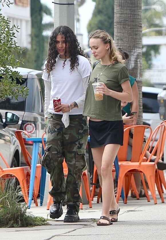 Lily-Rose Depp et sa petite amie 070 Shake (Danielle) - West Hollywood