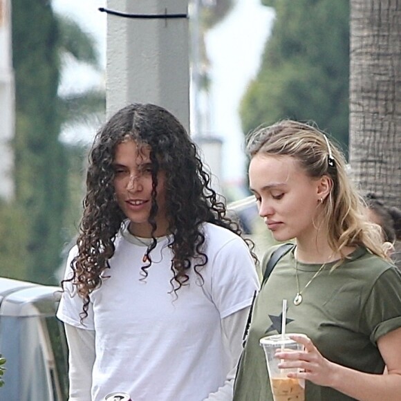 Lily-Rose Depp et sa petite amie 070 Shake (Danielle) - West Hollywood