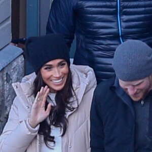 Le prince Harry, duc de Sussex et Meghan Markle, duchesse de Sussex, en visite au camp d'entrainement des athlètes des Invictus Games 2024 à Whistler en Colombie Britannique, le 14 février 2024. 