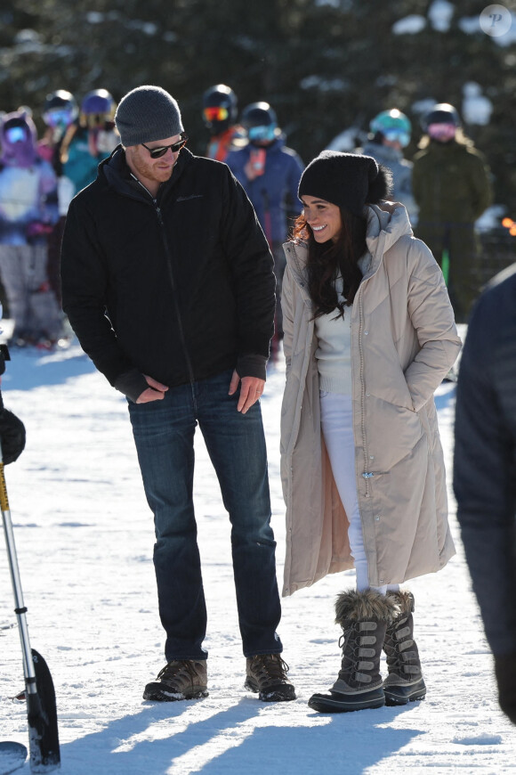 Le prince Harry, duc de Sussex et Meghan Markle, duchesse de Sussex, en visite au camp d'entrainement des athlètes des Invictus Games 2024 à Whistler en Colombie Britannique, le 14 février 2024. 