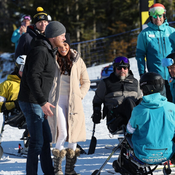 Le prince Harry, duc de Sussex et Meghan Markle, duchesse de Sussex, en visite au camp d'entrainement des athlètes des Invictus Games 2024 à Whistler en Colombie Britannique, le 14 février 2024. 