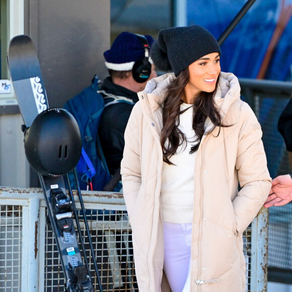 Le prince Harry, duc de Sussex et Meghan Markle, duchesse de Sussex, en visite au camp d'entrainement des athlètes des Invictus Games 2024 à Whistler en Colombie Britannique, le 14 février 2024. 