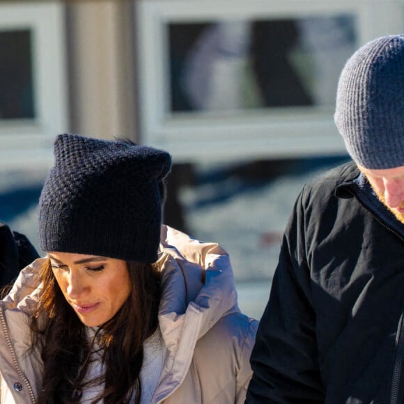 Le prince Harry, duc de Sussex et Meghan Markle, duchesse de Sussex, en visite au camp d'entrainement des athlètes des Invictus Games 2024 à Whistler en Colombie Britannique, le 14 février 2024. 