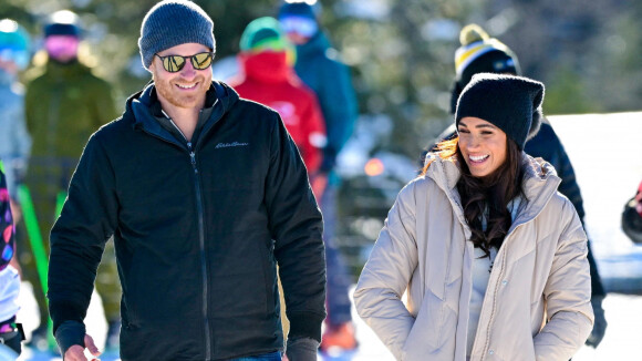 PHOTOS Prince Harry et Meghan Markle : Saint-Valentin détendue en moon boots à la montagne, ils s'éclatent dans la neige